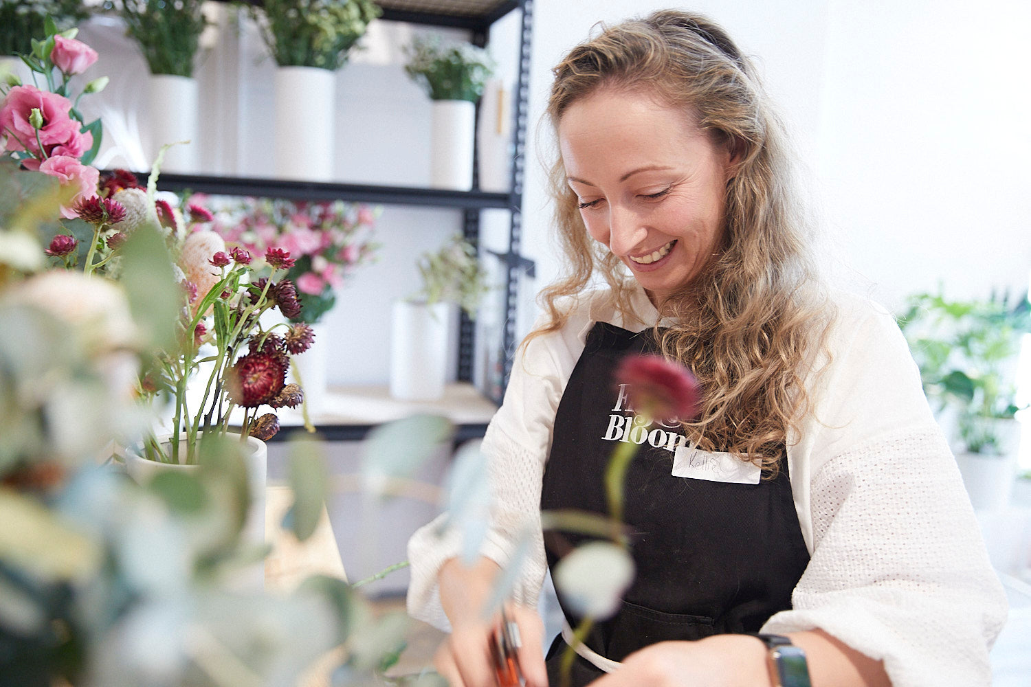 Kellie Brown trimming a stem at a Fig & Bloom floristry workshop