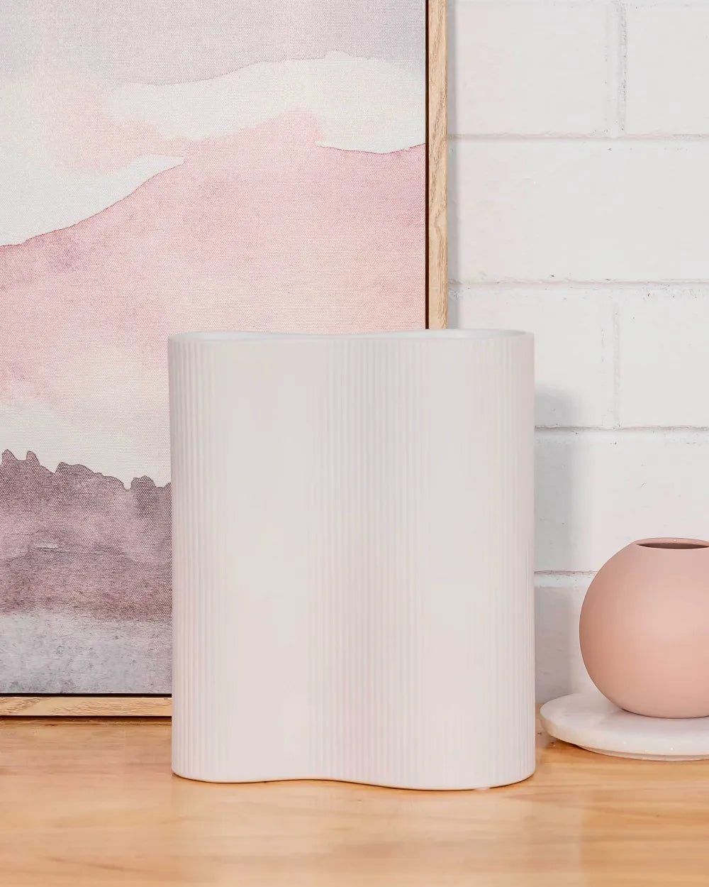 wave vase white